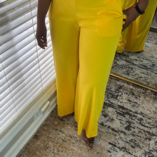 Load image into Gallery viewer, YELLOW JUMPER WITH ASYMMETRIC SLEEVES: Size: 3XL