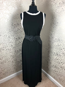 LONG BLACK DRESS/WHITE OUTLINE @ SLEEVES