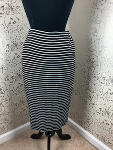 STRETCHY BLACK/WHITE STRIPED SKIRT