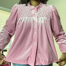 Load image into Gallery viewer, VINTAGE STYLED BY SAYBURY VELVETY PINK SOFT BABYDOLL BLOUSE: Size Medium
