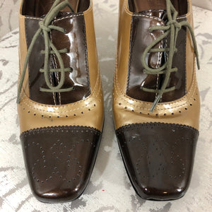 WOMEN'S HEELED PATENT LEATHER OXFORDS: Size 9