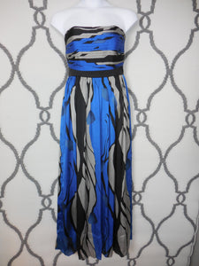 SLEEVELESS FORMAL/EVENING GOWN: Size 10