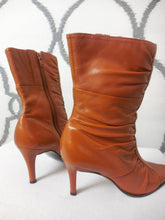 Load image into Gallery viewer, LEATHER POINTED BOOTIES - Size 6
