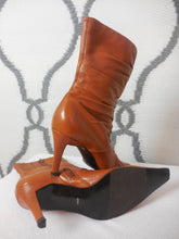 Load image into Gallery viewer, LEATHER POINTED BOOTIES - Size 6
