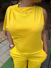 Load image into Gallery viewer, YELLOW JUMPER WITH ASYMMETRIC SLEEVES: Size: 3XL
